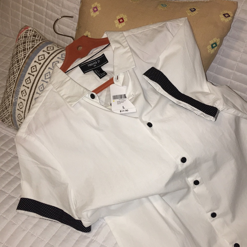 NWT Forever 21 button up shirt. Size large.